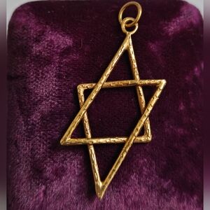 Solid 18K Gold David Star Pendant New In Box